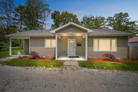 Lake Huron Cottage | Backyard & Beach Access