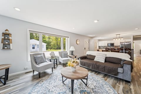Lake Huron Cottage | Backyard & Beach Access