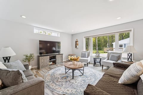 Lake Huron Cottage | Backyard & Beach Access