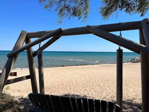 Lake Huron Cottage - Beach Access