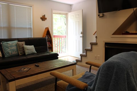 Cozy up by the fireplace after a day on the lake, enjoy the Smart TV with Roku, or step outside to the shared deck and wooded lake setting.
