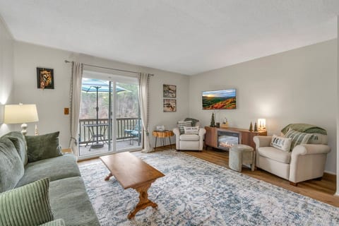 West Jefferson Lakefront Condo image 3