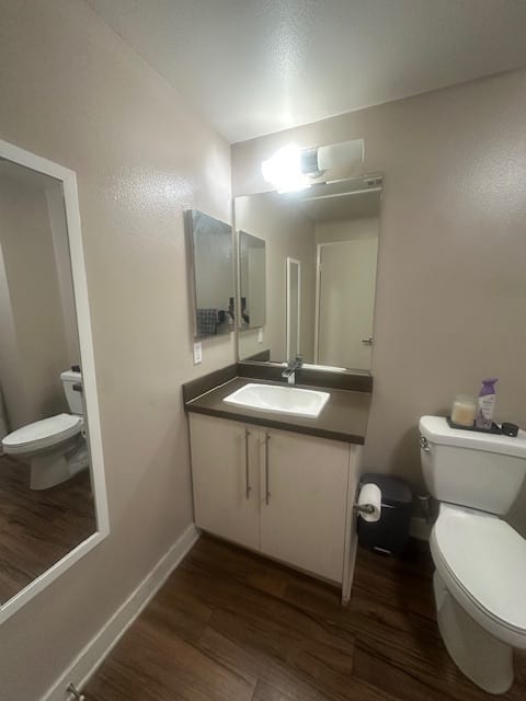 Stylish Downtown Long Beach Apartment