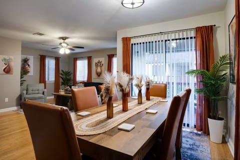 Tallahassee Cozy Cottage Near FSU, Sleeps 6, Pool Access