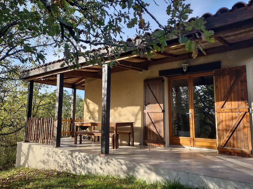 Charming cottage in nature - shared pool image 1