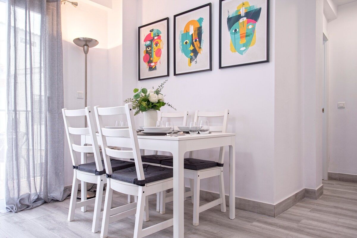 Dining table corner