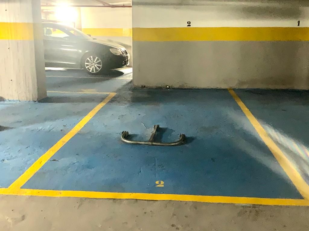 Heart of Marbella's downtown with garage image 23