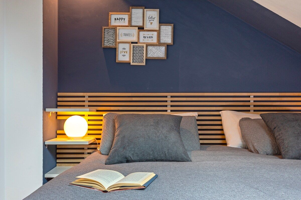 Bedroom with king size bed