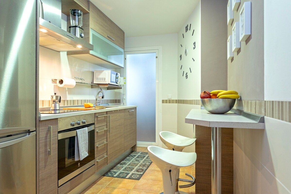 Fully equipped kitchen with fireplace, oven, microwave, toaster, blender, moka coffee maker, juicer, pots, cutlery, etc.