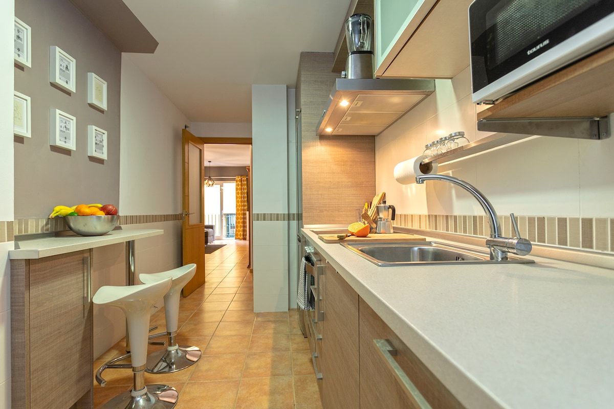 Fully equipped kitchen with fire pits, oven, microwave, toaster, blender, moka coffee maker, juicer, pots, cutlery, etc.