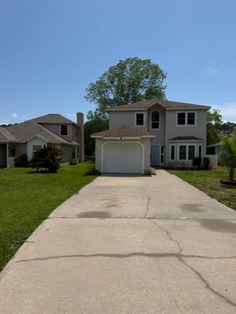 Island Haven | 3BR/2BA | Sleeps 9 | Near Ferry