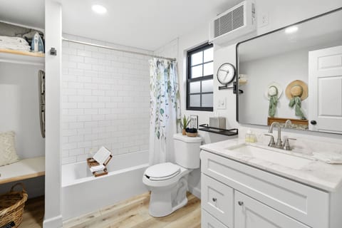PHX Encanto Casita - King Bed w/ Private Bathroom
