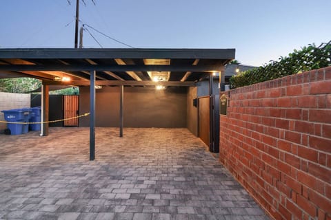 PHX Encanto Casita - King Bed w/ Private Bathroom