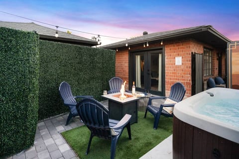 The Phoenix Parlor - 2 King Beds - Hot Tub - DT