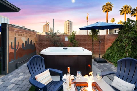 The Phoenix Parlor - 2 King Beds - Hot Tub - DT
