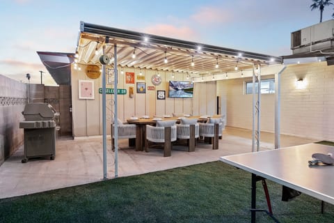 Minutes to Old Town Scottsdale | Hot Tub | Games