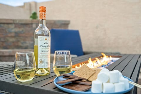Desert Getaway-Private Pool, Fire Pit & Coffee Bar