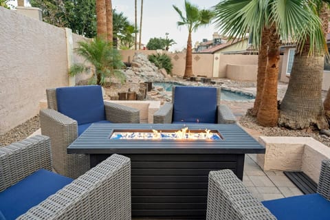 Desert Getaway-Private Pool, Fire Pit & Coffee Bar