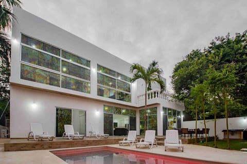 Luxury 5BR Villa • Spacious & Elegant Stay