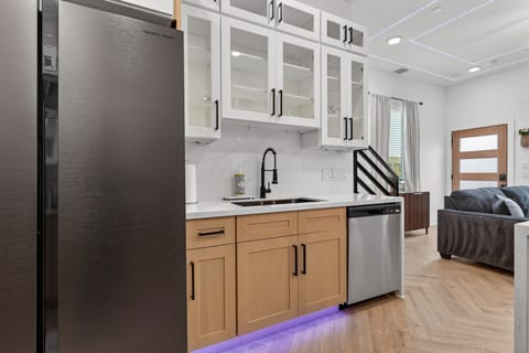 Modern 3BR Near Med Center • Garage Parking • Fast Wi-Fi