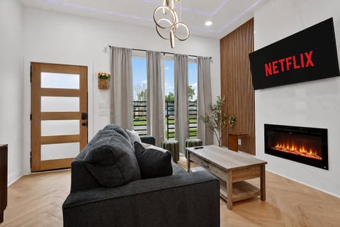 Modern 3BR Near Med Center • Garage Parking • Fast Wi-Fi