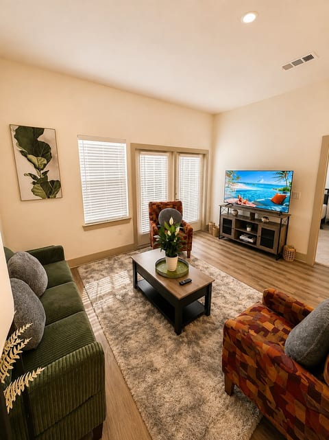 Energy Corridor 1BR | Pool, Gym & Free Parking image 4