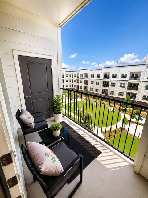 Energy Corridor 1BR | Pool, Gym & Free Parking image 1