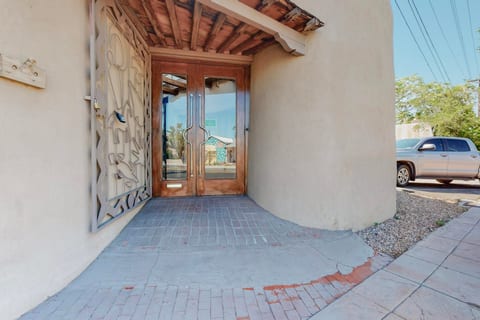 Balloon Fiesta Adobe Retreat • Daily Balloon Views