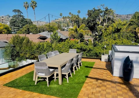 Stunning 5BR/4.5BA Hollywood Hills Retreat