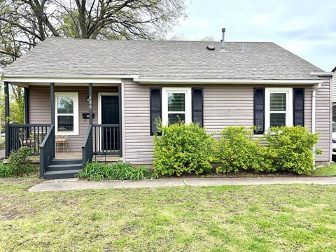 Lil' Heaven on Dakota: Charming Dog Friendly Home