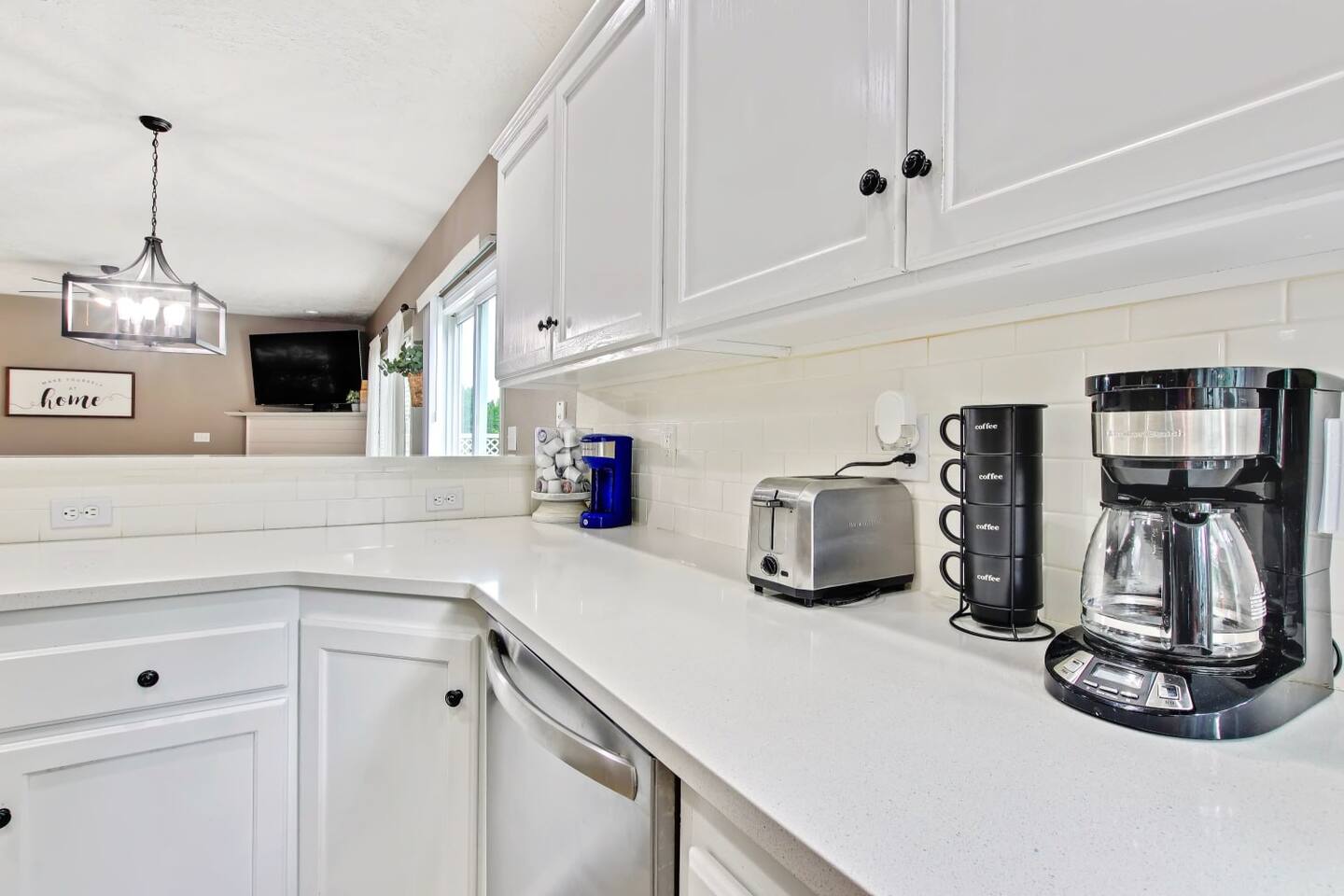 gorgeous-4-bedroom-home-with-pool-access/