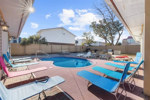 Elegant Huge Ocean View 4 King, Private Pool, Huge Yard, Enormous Game Garage, BBQ, & Rooftop Deck