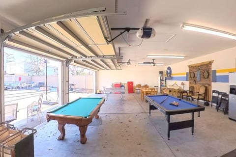 Elegant Huge Ocean View 4 King, Private Pool, Huge Yard, Enormous Game Garage, BBQ, & Rooftop Deck