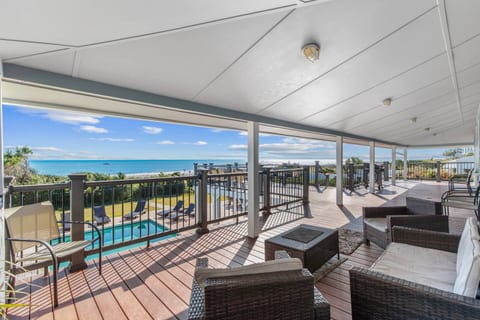 Posh Ocean Front: Huge Private Pool, Yard, Spa, Patio & Deck, BBQ, Game Room with 4 En-Suite Bathrooms