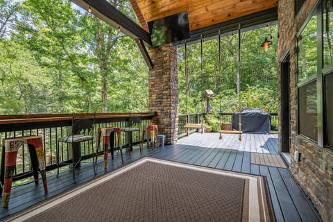 Riverfront Cabin up in the Trees, tucked away
