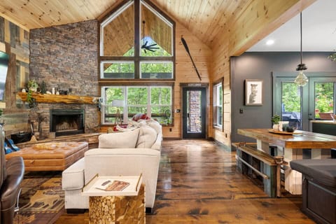 Riverfront Cabin up in the Trees, tucked away