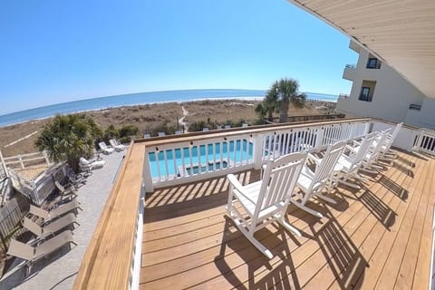 Oceanfront, Centrally Located, Huge 5k sq ft Home w Huge Private Pool, Hot tub, & Gameroom