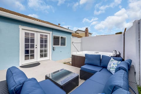 Entire house near Monterey with Jacuzzi