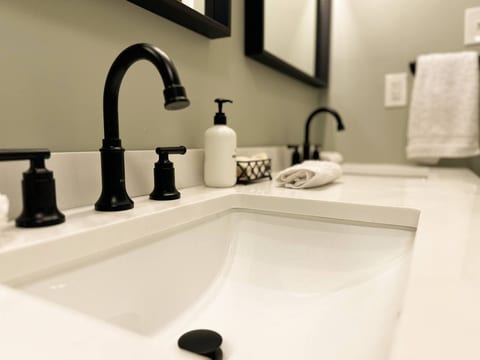 Cozy Home/Free Parking – Near Downtown & Stadiums