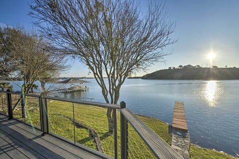 5★ Review from Sandra - July 2020 "The property is spotless and full of small items that make the stay so enjoyable. The view is so beautiful you will want to stay on the deck all day. We will definitely book again."