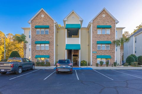 Welcome to your home away from home — a charming retreat in a beautifully maintained community with convenient parking and serene surroundings.