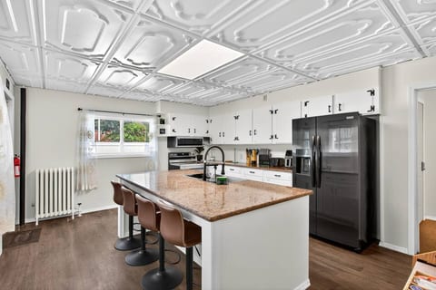 Enjoy cooking in your modern, fully equipped kitchen featuring a spacious island with seating for four. You'll love the bright, open feel, perfect for a memorable stay.


