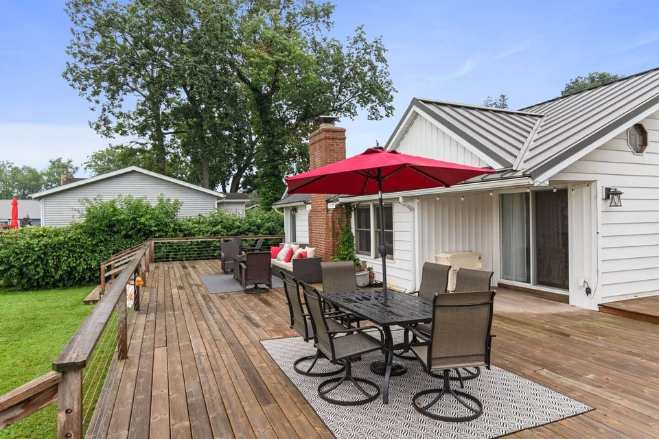 Peaceful Lakehouse • Clear Water • Family Fun - Bristol