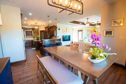 Mtn Escape • Pool, Hot Tub, Fire Pit, Pet OK! - Holiday Home