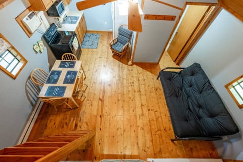 Quiet Country Cabin • Near Trails & State Parks