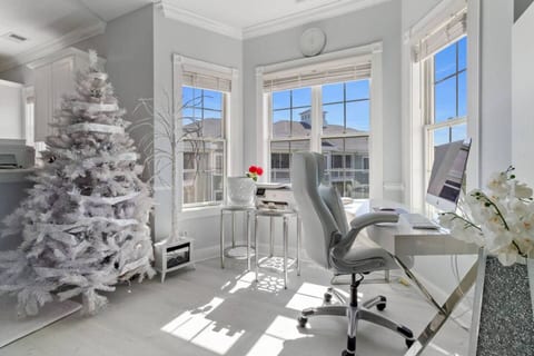 Escape to a bright, modern space where you can work and relax. Enjoy the dedicated desk, comfortable ergonomic chair, and natural light. Perfect for remote work or a productive getaway.