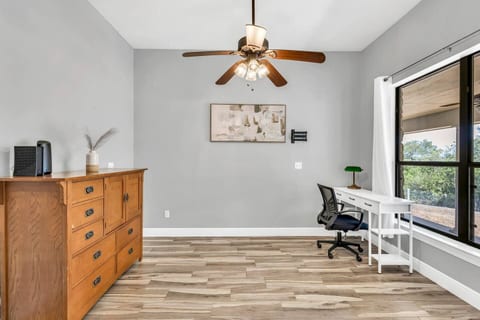 Cozy Bastrop Stay • Pool • Near Parks & Downtown