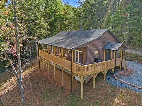 Cozy Murphy Cabin • Near Lake Hiwassee & Wineries
