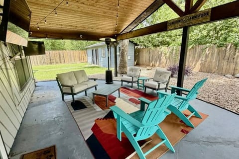 Oasis Ranch Retreat | Walk to Town | Big Yard