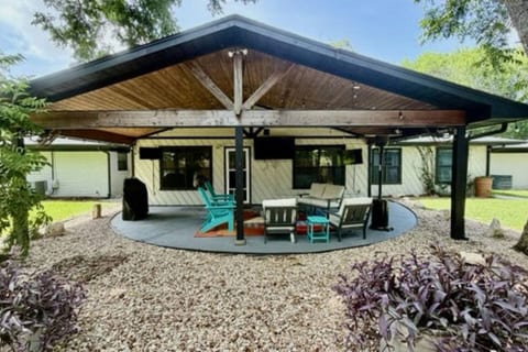 Oasis Ranch Retreat | Walk to Town | Big Yard